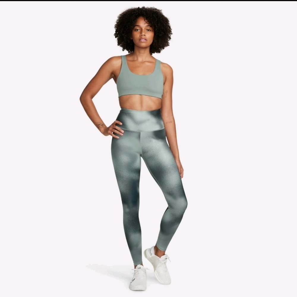 NWT- Women's NIKE Dri-FIT One High-Rise Black & Gray full length NIKE Leggings!